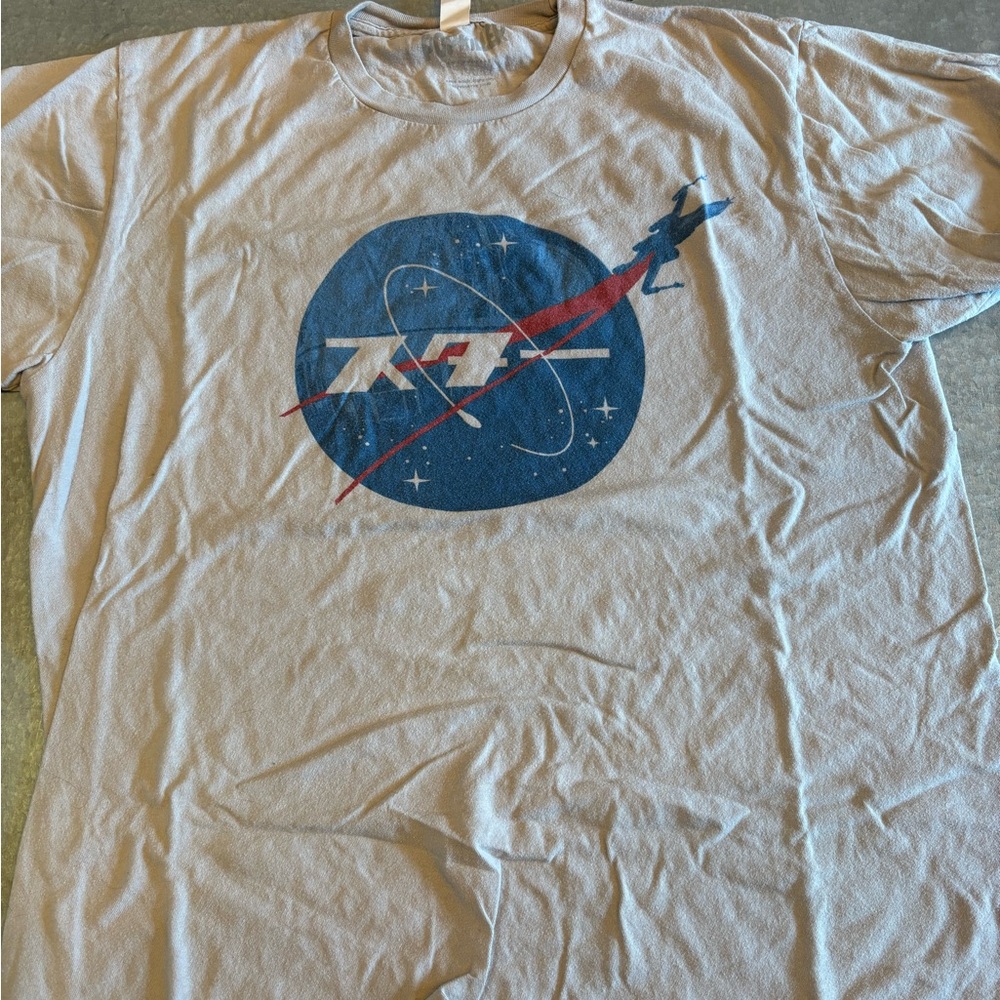 Blue and White Graphic Men's T-Shirt